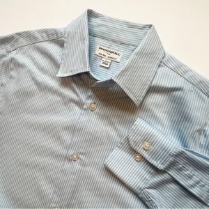 Banana Republic Classic Fit Non Iron Men's Dress Shirt Blue White Stripe 14.5